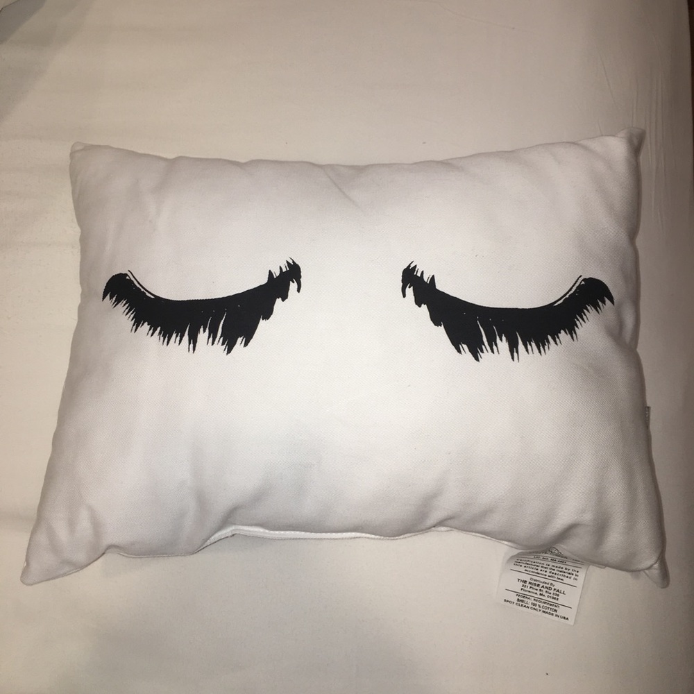Dormify Eyelash Pillow